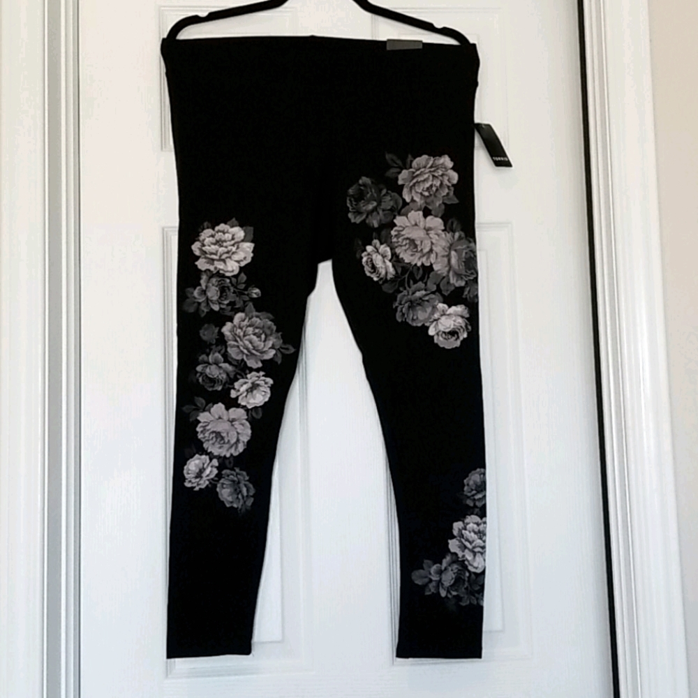Torrid floral black leggings NWT 1X